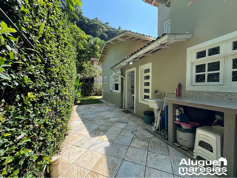 House with Private Pool 150m from Pauba Beach