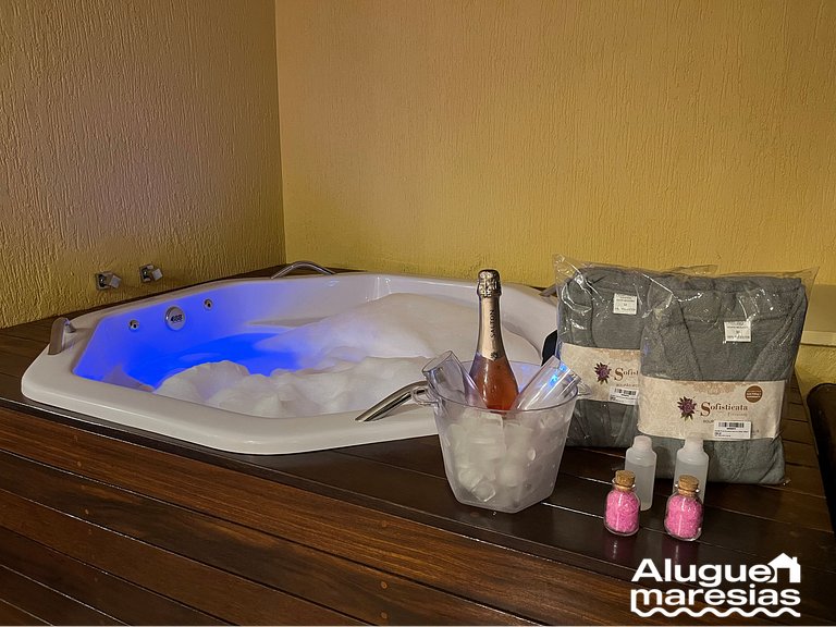 Relaxe na Jacuzzi com sais de banho á 250m da Praia