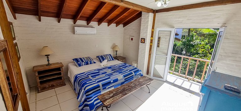 Private pool, 3 suites with air conditioning