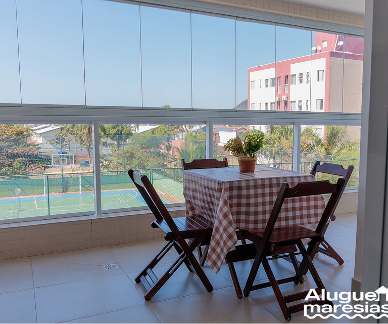 A 250m del mar, piscina y ropa de cama.