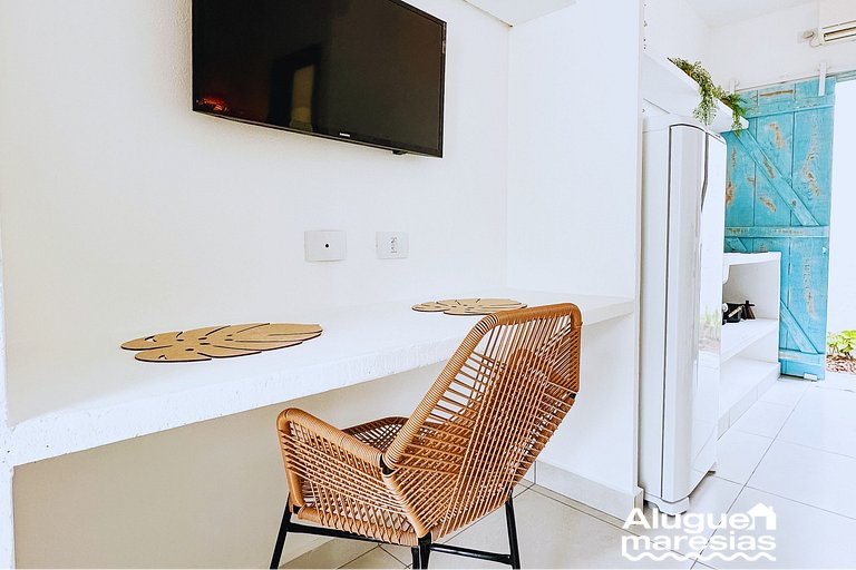 Estudio con ropa de cama y baño