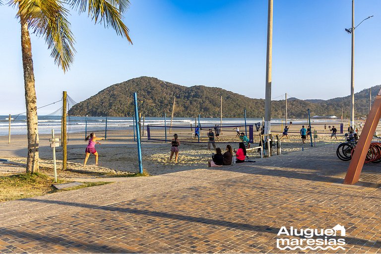 A 250m del mar, piscina y ropa de cama.