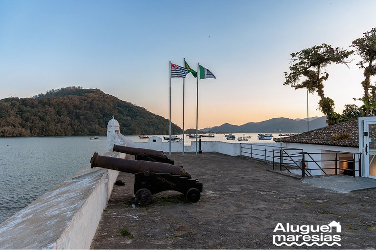 250m from the sea, swimming pool and bed linen