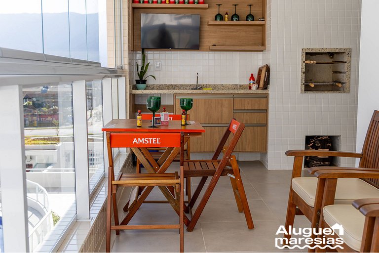 250m from the sea, swimming pool and bed linen