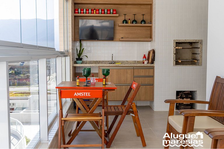 250m from the sea, swimming pool and bed linen